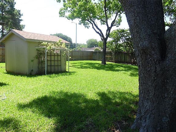 4th image of 9103 Twin Hills Dr