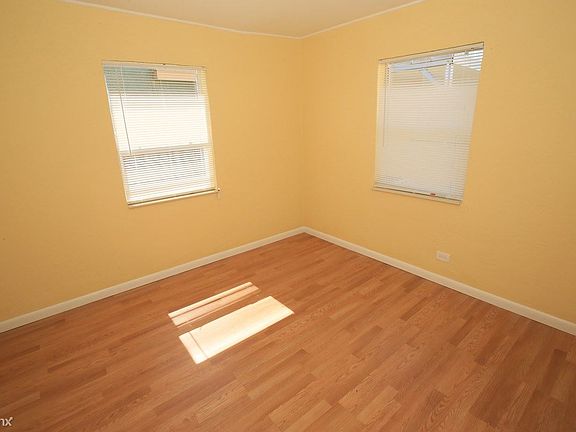 4th image of 404 NW 19th Ave