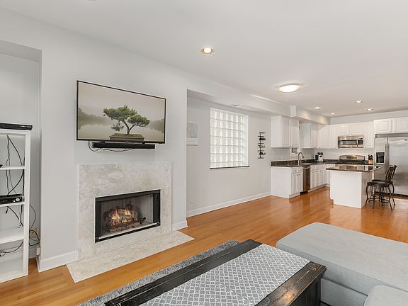 4th image of 912 W Fullerton Ave #2