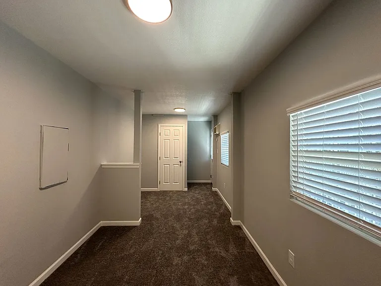 330 W Acacia Street — Photo 21