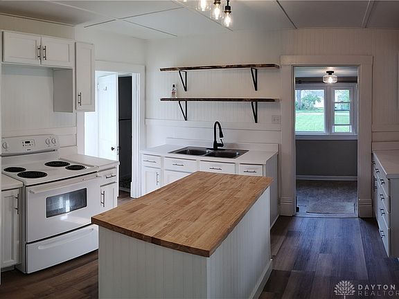 5th image of 588 Glady Ave