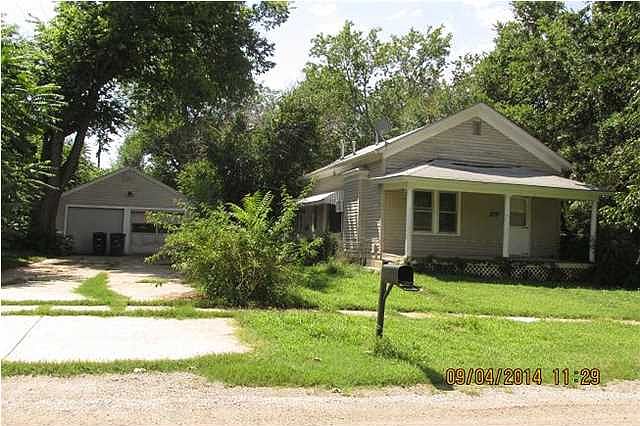 1st image of 1009 W Carr Ave