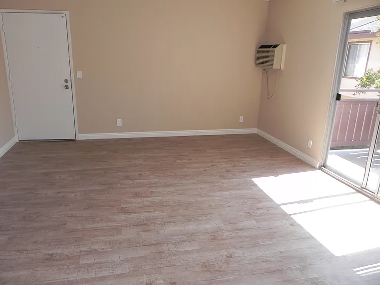 Chapman Villas Apartments — Photo 43