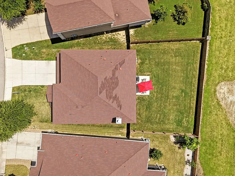 7910 Emmeline Dr — Photo 27