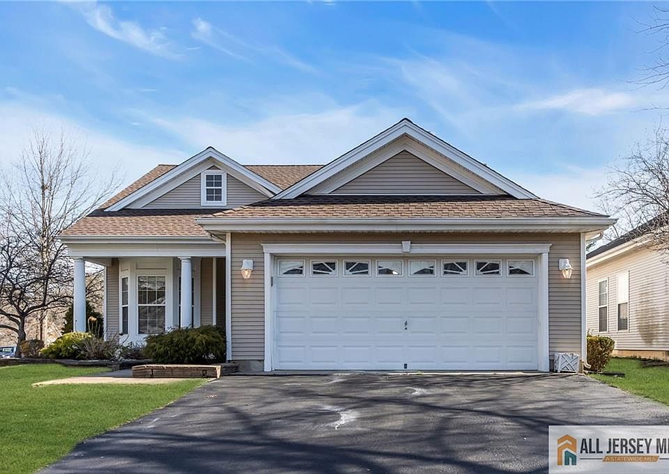 1st image of 12 Bellflower Dr