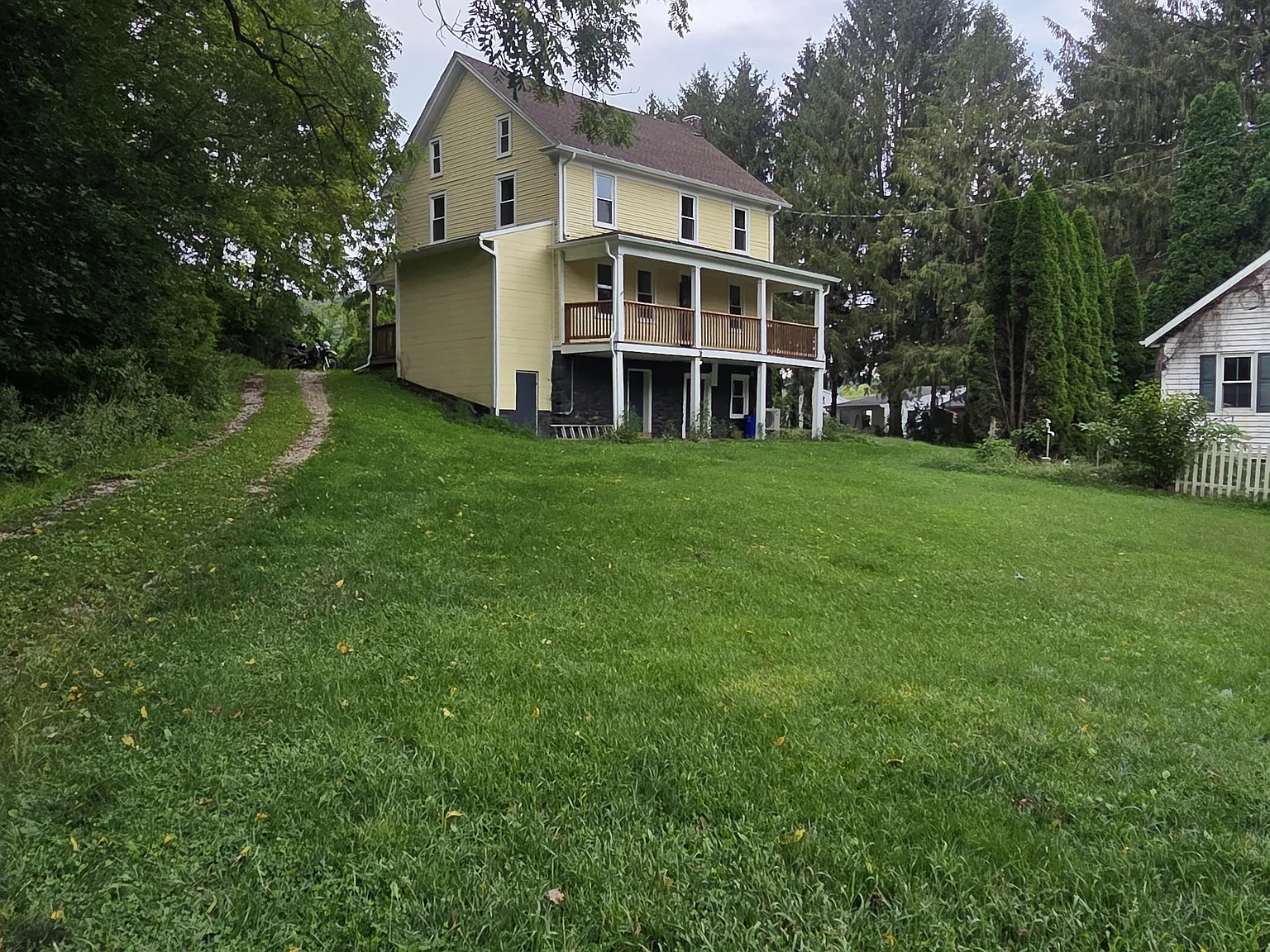 3 bed, 2.5 bath, 1440 sqft, $2,200 — Photo 1