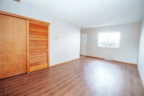 Exceptional 2BR Townhome w/ Hardwood Floors, Big Bedrooms, Plus Appliances and Water Included! Cl... — Photo 4