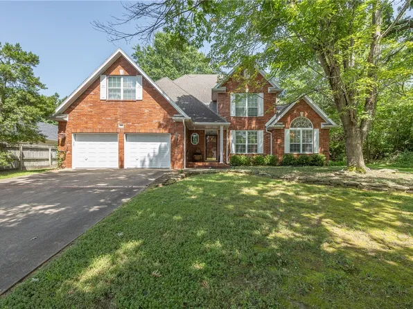 2700 N Brookbury Xing, Fayetteville, AR 72703