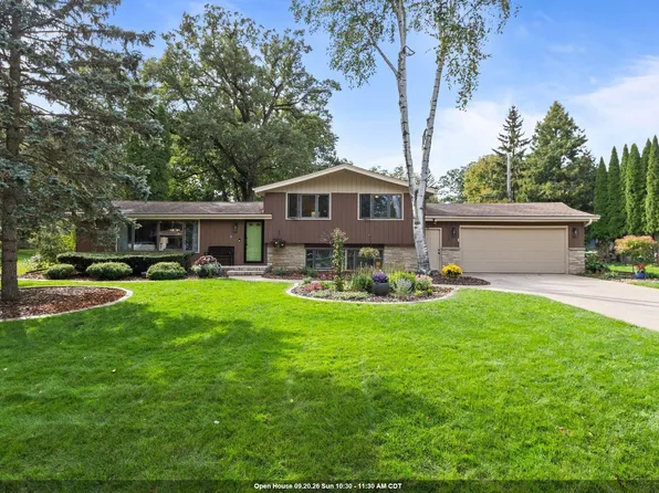 2663 Woodcrest Dr, Neenah, WI 54956