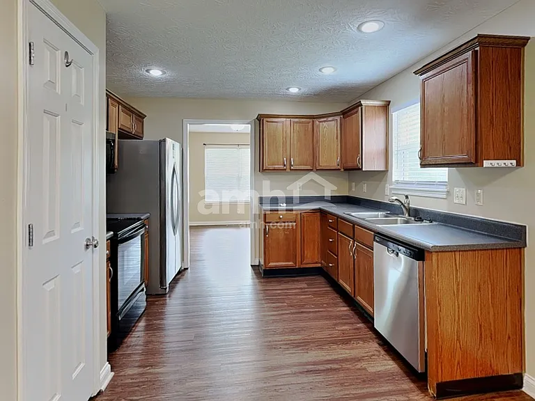 2251 Custer Ln — Photo 3
