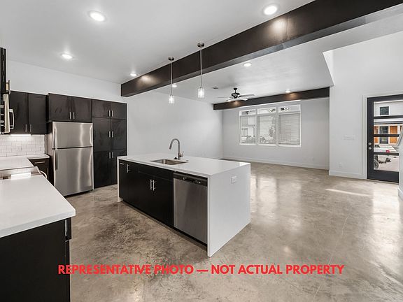 5th image of 207 Lynn Dr #112