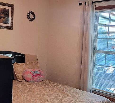 3rd image of 1302 N Champaign St