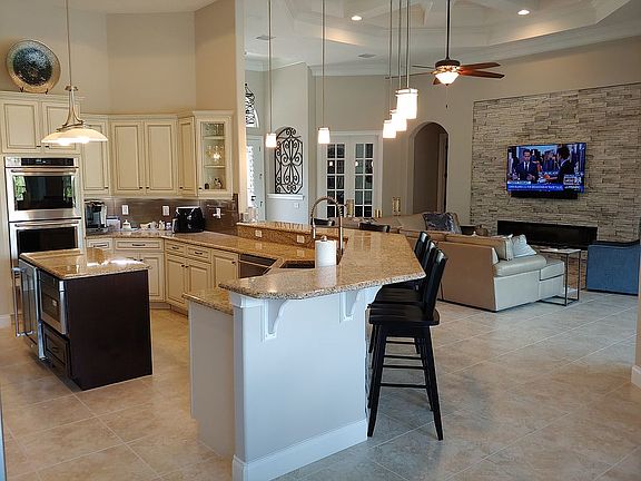 3rd image of 14 Native Oak Ct