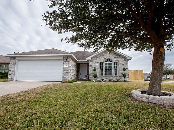 3rd image of 22 W Red Oak Ln