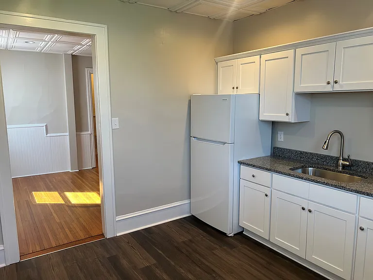 212 W Packer Ave #B — Photo 3