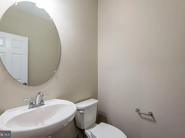 1714 Shady Ln — Photo 18