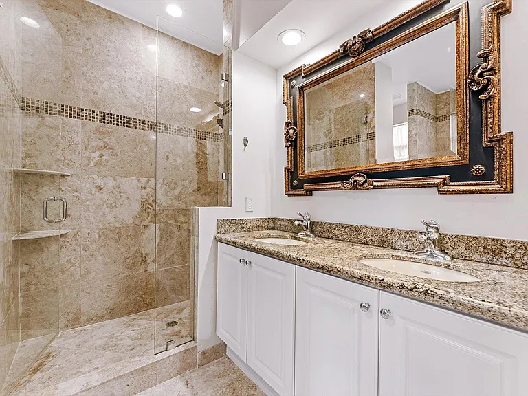 6884 Julia Gardens Dr — Photo 29