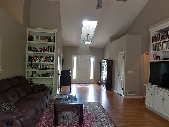 4th image of 430 Blue Jay Cir