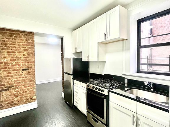 4th image of 208 E 82nd St APT 27