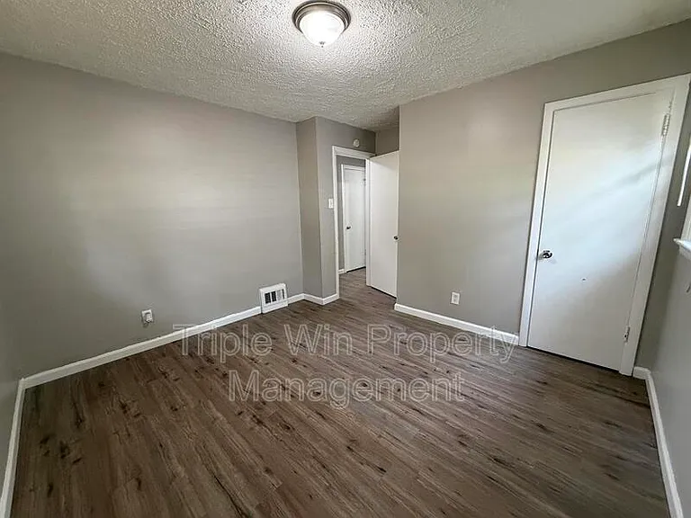 1113 Highmont Dr — Photo 17