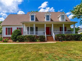808 Stuart Ct, Mebane, NC 27302