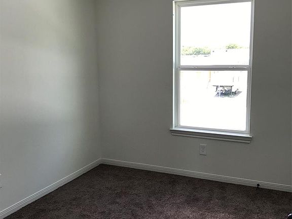4th image of 219 Fairfax Ln