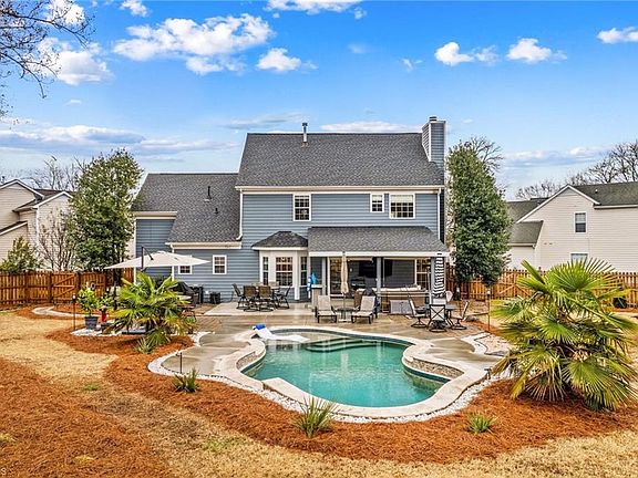 3rd image of 1355 Eisenhower Pl NW