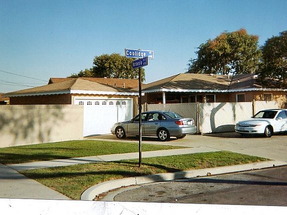 2nd image of 651 E Coolidge St