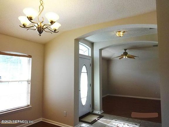 5th image of 2130 Willesdon Dr E