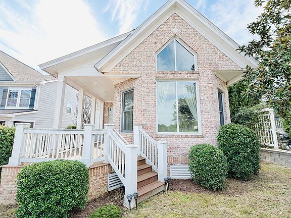 2nd image of 33 Golden Spur Ln