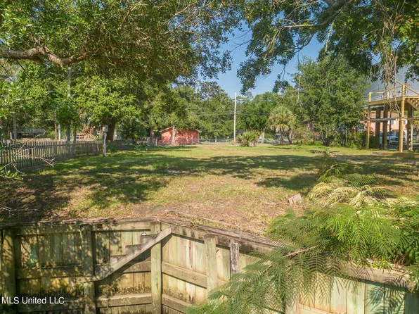 33 Good St, Bay Saint Louis, MS 39520