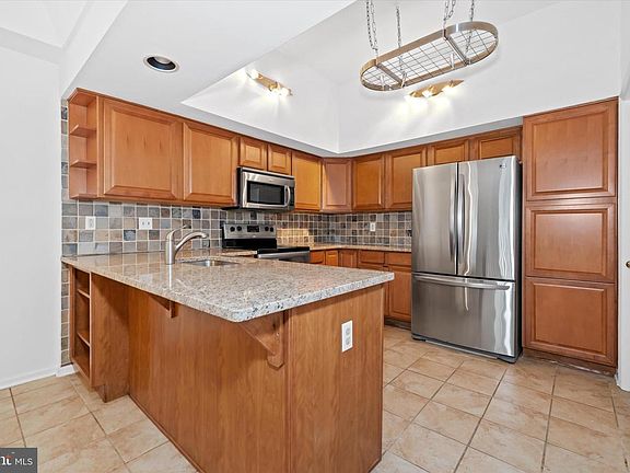5th image of 4803 Diana Dr