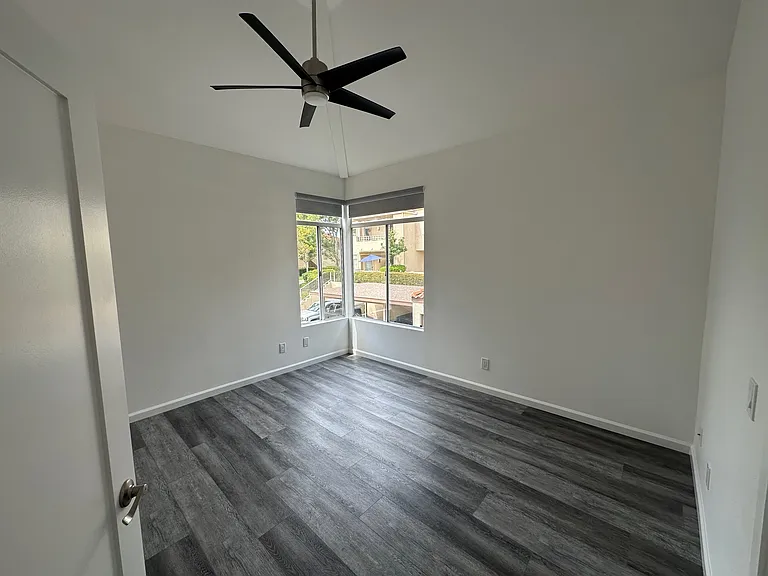 3100 Puesta Del Sol Ct #201 — Photo 23