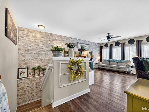 3rd image of 406 Country Stone Dr
