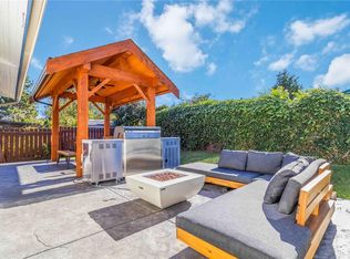 711 Miller Ave, Saanich, BC