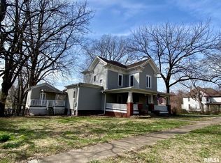 216 W Jefferson St, Petersburg, IL 62675
