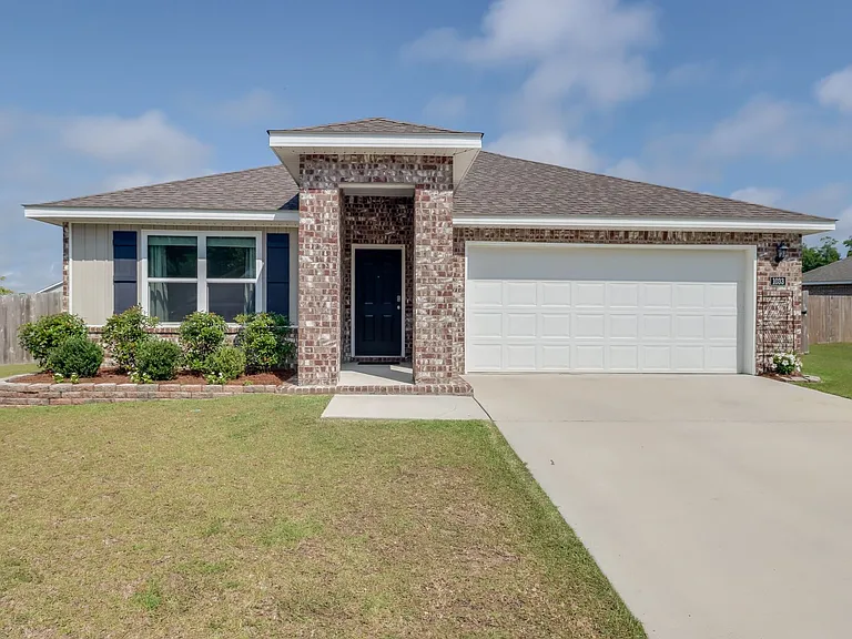 1033 Enclave Cir — Photo 1