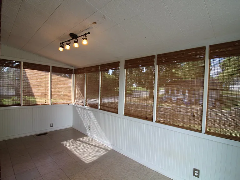 101 E Magnolia Ln — Photo 9