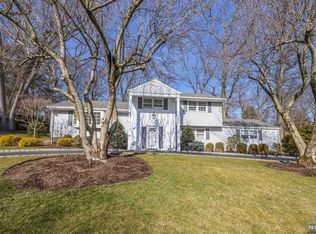 32 Woodland Dr, Woodcliff Lake, NJ 07677