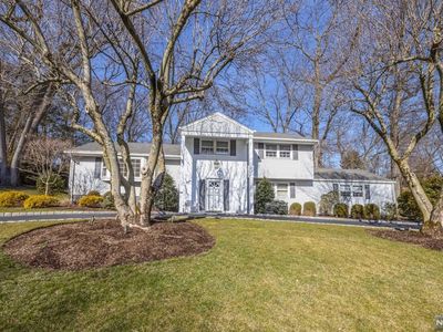 32 Woodland Dr, Woodcliff Lake, NJ, 07677