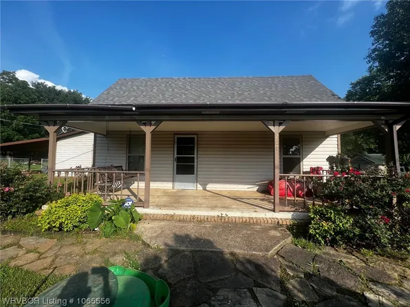 207 Vine St, Wister, OK 74966