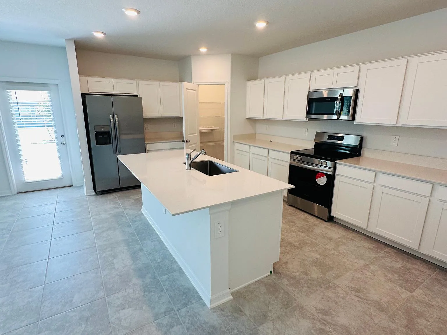 1321 Diego Ter — Photo 3