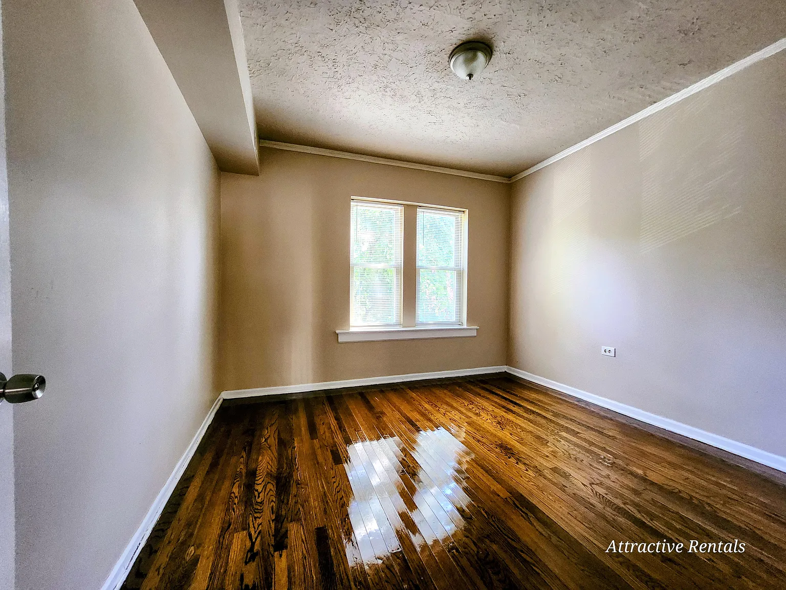 2 bed, 1000 sqft, $1,100 — Photo 3