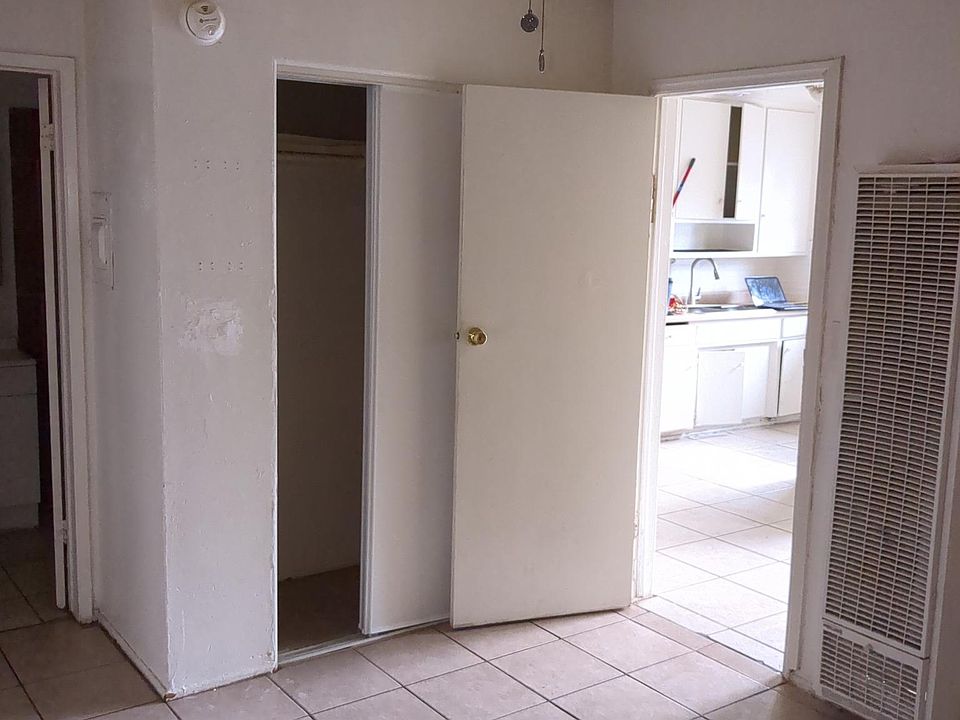 2nd image of 140 N Alessandro St