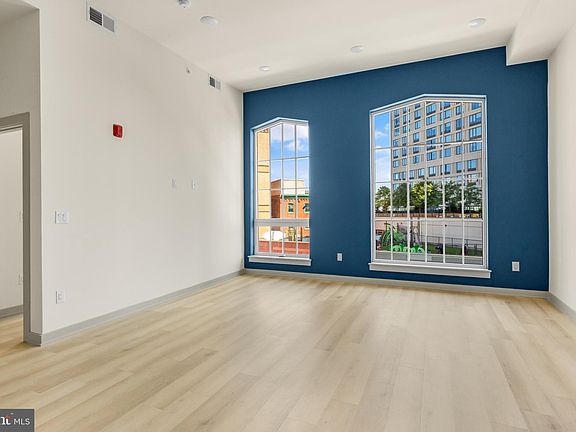 5th image of 689 N Broad St #505