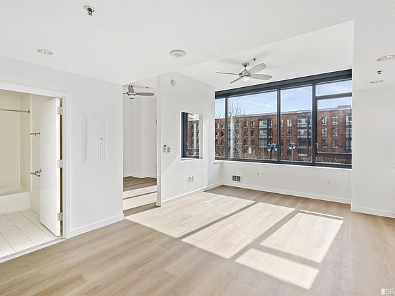 5th image of 250 King St Unit 368