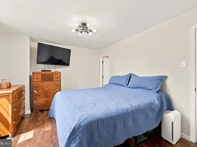 736 Village Ln — Photo 20