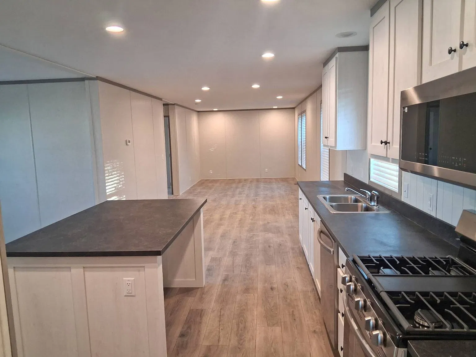 4 bed, 2.0 bath, 1230 sqft, $1,495 — Photo 2