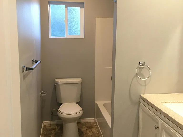 1702 Dickinson Ave NW — Photo 7