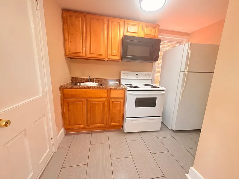 384 E High St — Photo 7